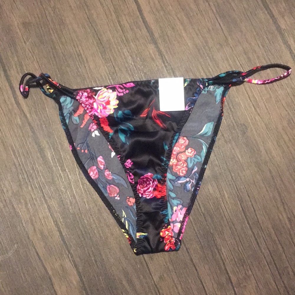 Auden cheeky pantie Multicolored floral satin.